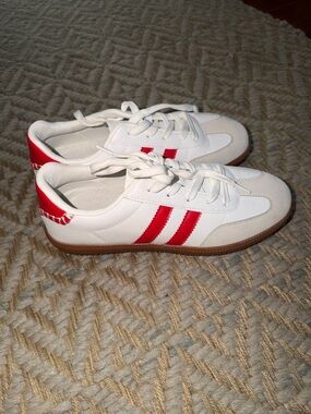 Berness White Sneakers with Red Stripes - Classic Athletic Style